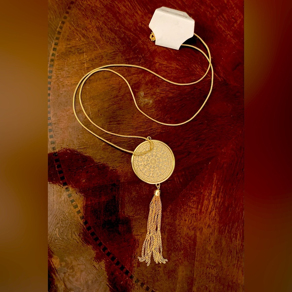 NWT Gold tone chain and engraved pendant, 20-inch drop